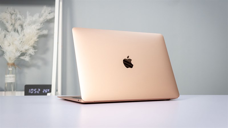 Macbook nổi tiếng với sự mỏng nhẹ sang trọng